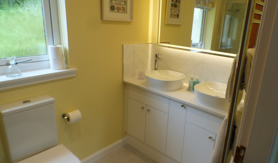 Ensuite with double sinks Ensuite with double sinks